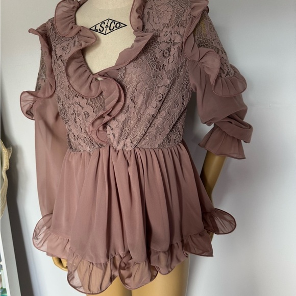 Elegant Lace Ruffle Blouse - Dusty Pink - Picture 7 of 8